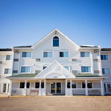 Travelodge Suites By Wyndham Regina - Eastgate Bay Экстерьер фото