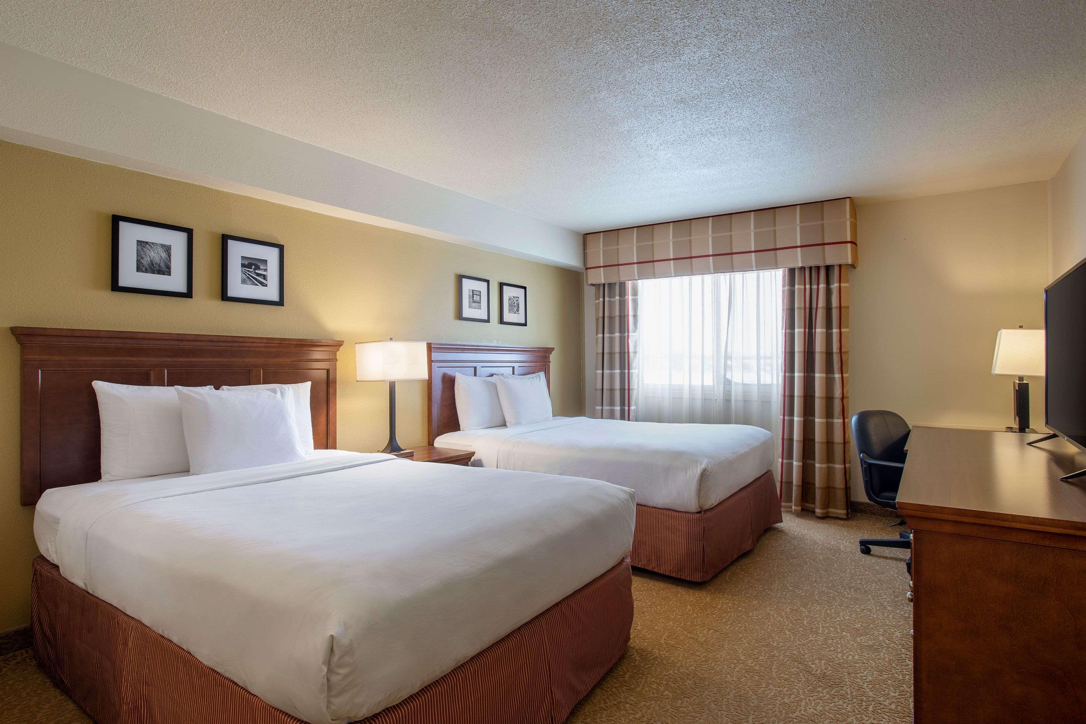 Travelodge Suites By Wyndham Regina - Eastgate Bay Экстерьер фото