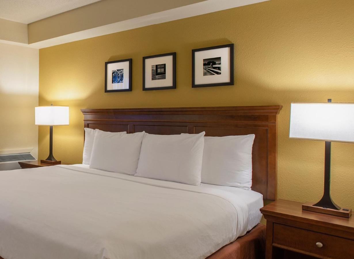 Travelodge Suites By Wyndham Regina - Eastgate Bay Экстерьер фото