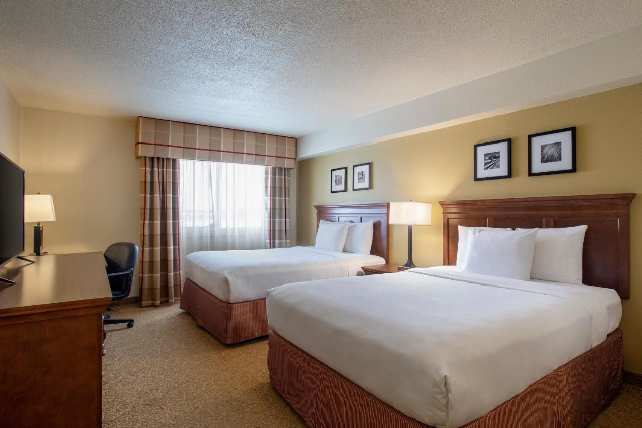Travelodge Suites By Wyndham Regina - Eastgate Bay Экстерьер фото